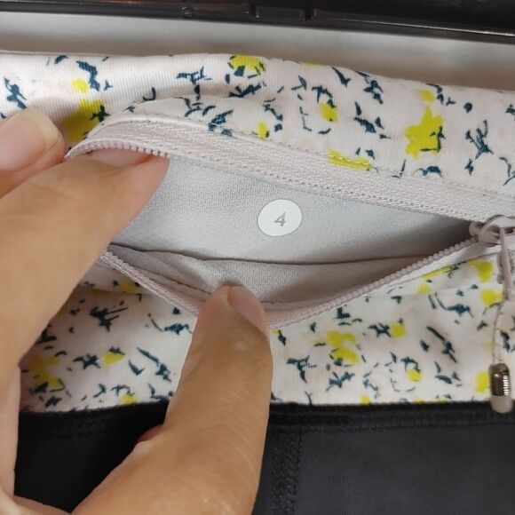 Lululemon Run Inspire Crop II Sz 4 In Black / Wi14 - Picture 12 of 12